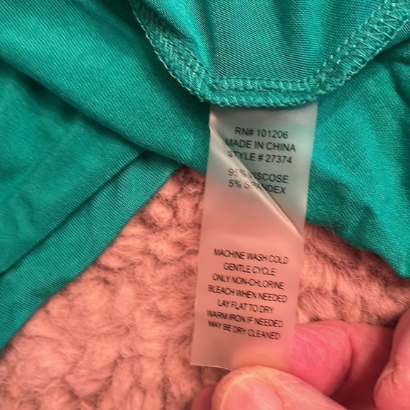 Soft Surroundings Medium Top in a bright green! Holiday perfect! EUC! - Picture 6 of 6